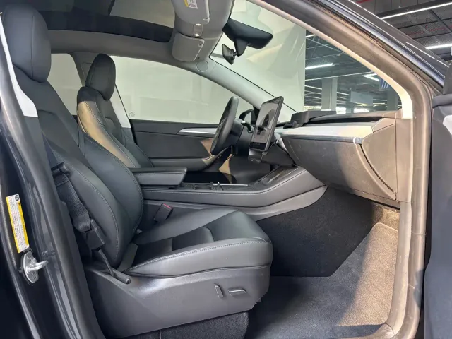 Tesla Model Y — Фото автомобиля 5