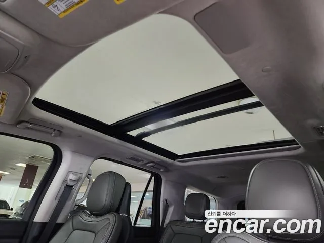 Lincoln Navigator — Фото автомобиля 19