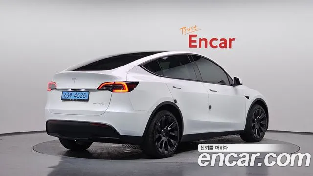Tesla Model Y — Фото автомобиля 2