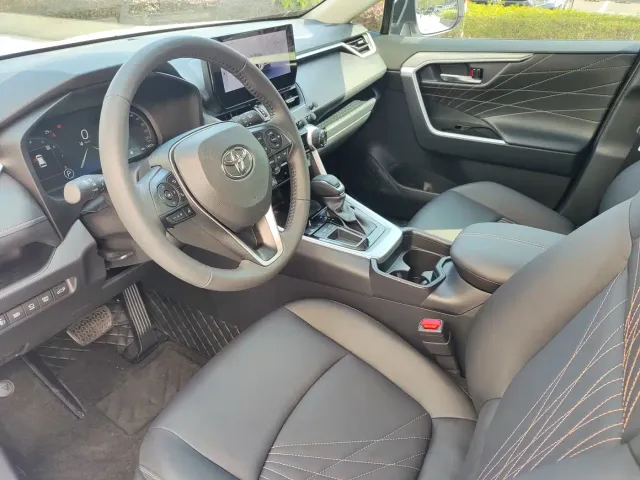 Toyota RAV4 — Фото автомобиля 6