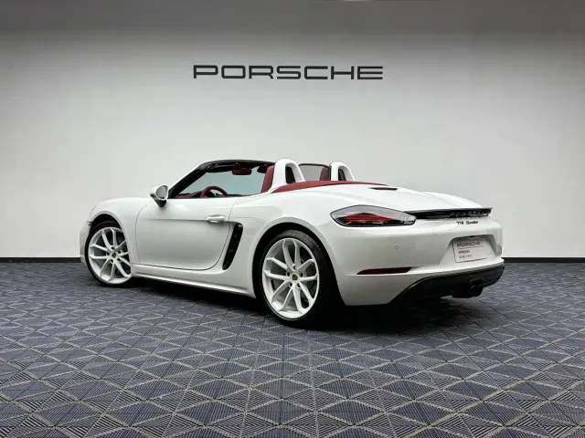 Porsche 718 — Фото автомобиля 14