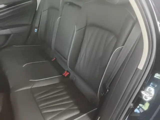 Volkswagen Passat — Фото автомобиля 16