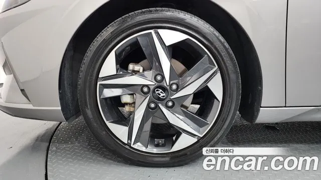 Hyundai Avante CN7 — Фото автомобиля 5