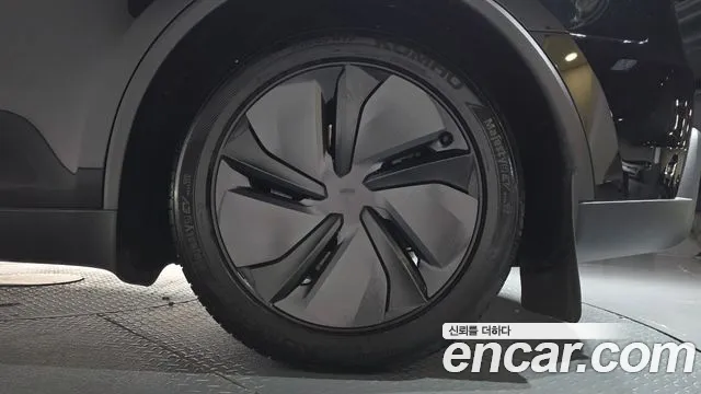 Tesla Model Y — Фото автомобиля 20