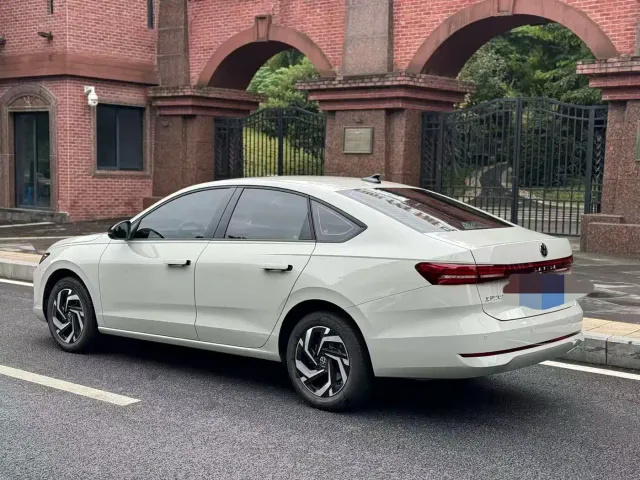 Volkswagen Lavida — Фото автомобиля 2