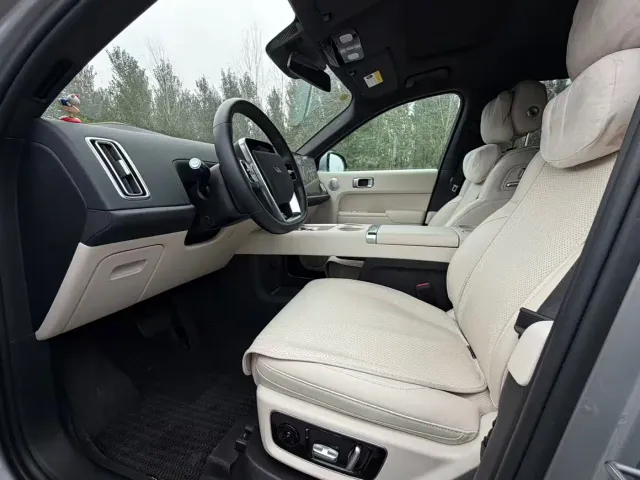 Li Auto L9 — Фото автомобиля 4