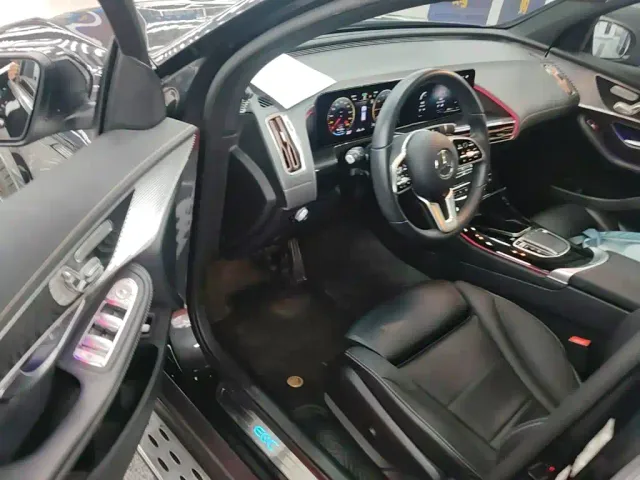 Mercedes-Benz EQC — Фото автомобиля 11