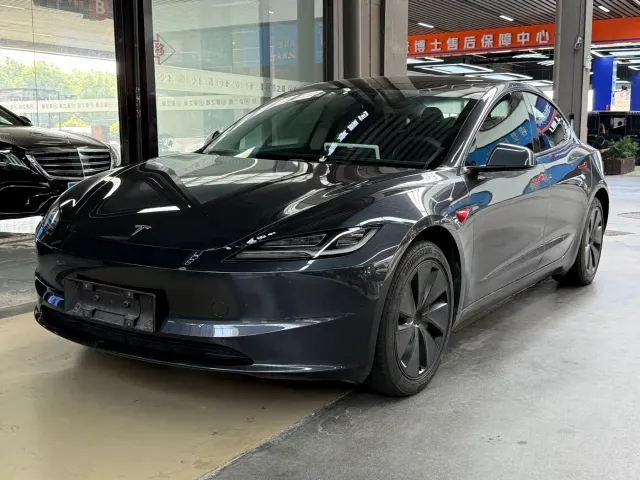 Фотография автомобиля — Tesla Model 3