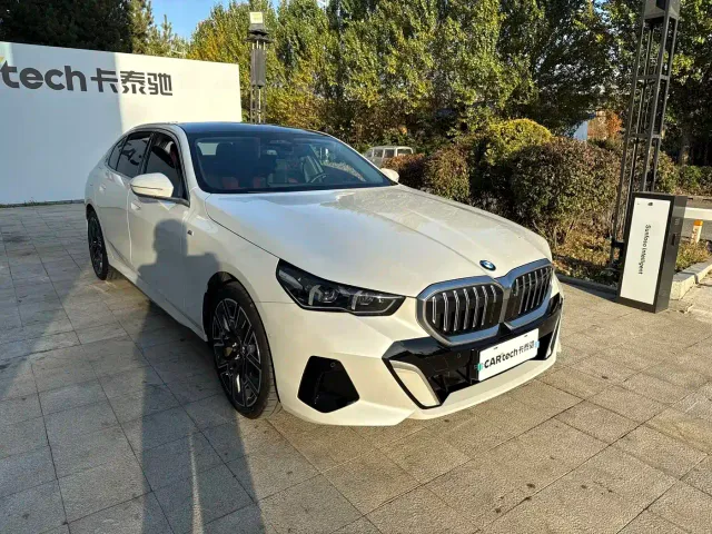 BMW 5 Series — Фото автомобиля 3