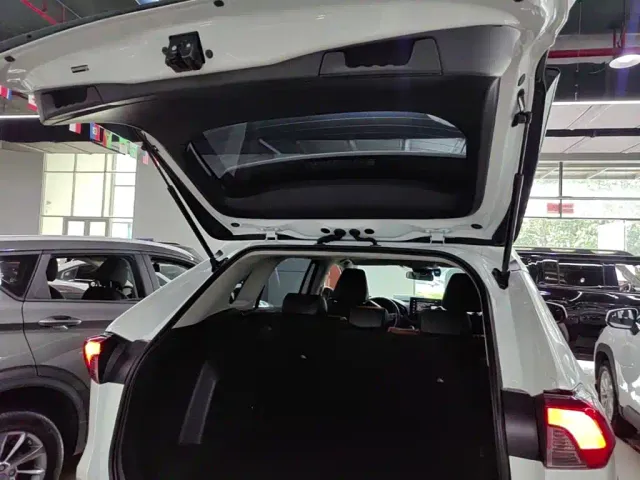 Toyota RAV4 — Фото автомобиля 18
