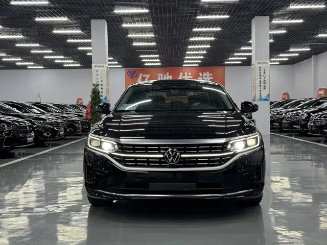 Volkswagen Passat — Фото автомобиля 2