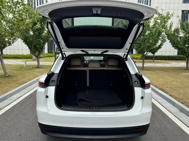 Li Auto i6 — Фото автомобиля 8