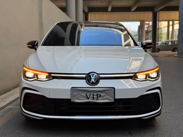 Volkswagen Golf — Фото автомобиля 2