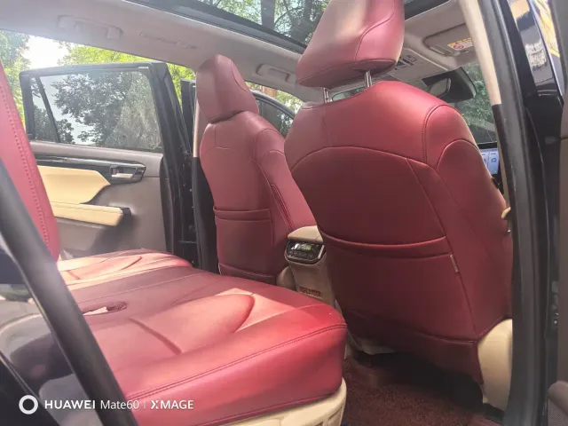 Toyota Highlander — Фото автомобиля 6