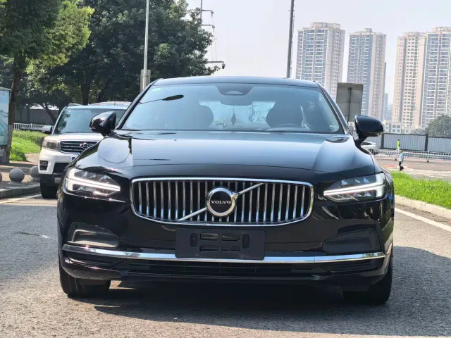 Volvo S90 — Фото автомобиля 2