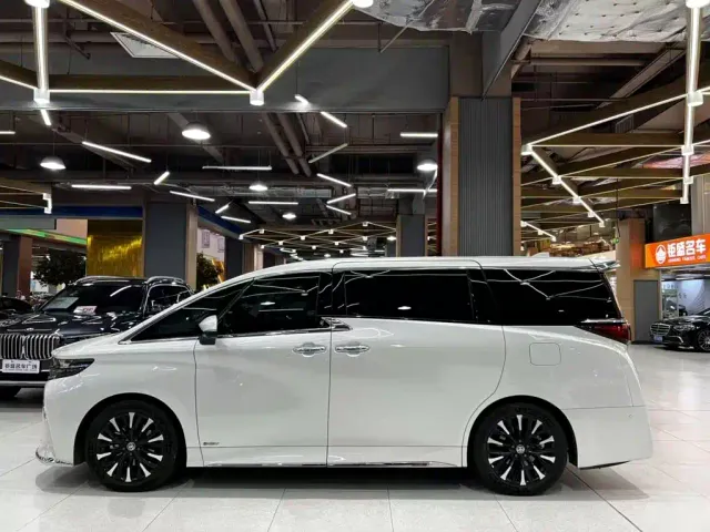 Toyota Alphard — Фото автомобиля 13