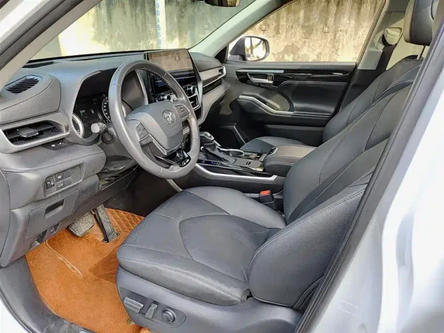 Toyota Highlander — Фото автомобиля 7