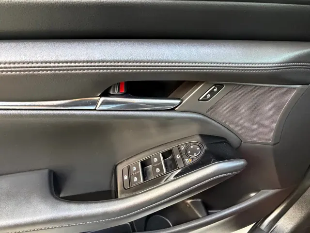 Mazda Axela — Фото автомобиля 12
