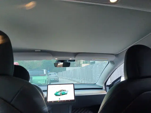 Tesla Model 3 — Фото автомобиля 19