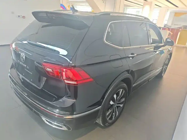 Volkswagen Tiguan L — Фото автомобиля 6