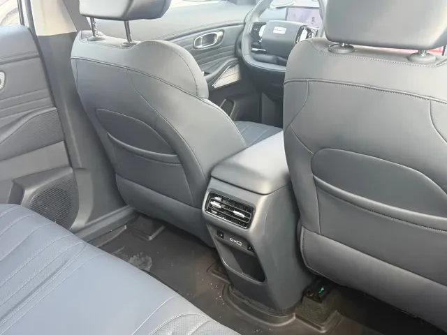 Geely Galaxy Starship 7 EM-i — Фото автомобиля 14