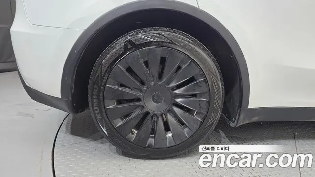 Tesla Model Y — Фото автомобиля 5