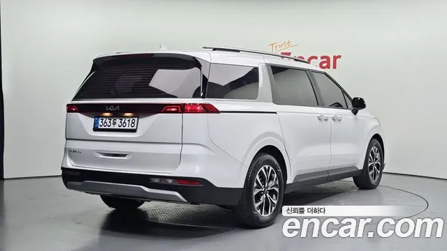 Kia Carnival Generation 4 — Фото автомобиля 2