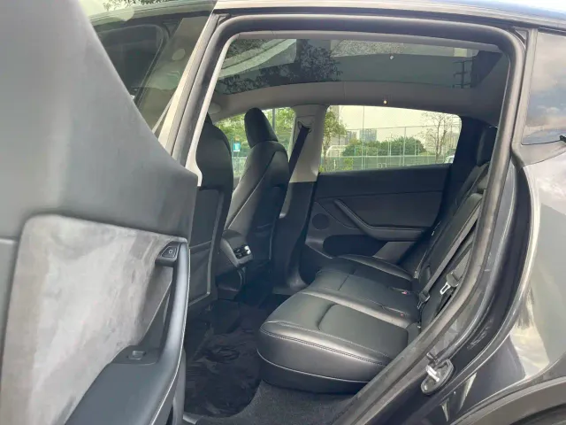 Tesla Model Y — Фото автомобиля 19