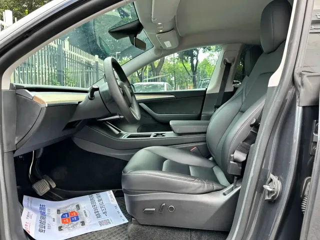 Tesla Model Y — Фото автомобиля 7