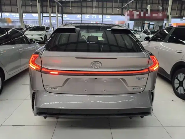 Toyota bZ5 — Фото автомобиля 5