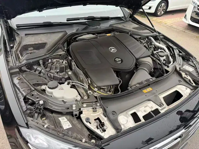 Mercedes-Benz E-Class — Фото автомобиля 8