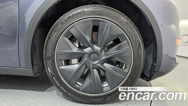Tesla Model Y — Фото автомобиля 6
