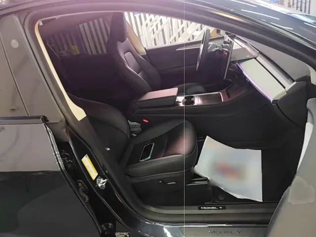 Tesla Model Y — Фото автомобиля 24
