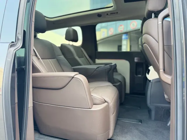Li Auto MEGA — Фото автомобиля 11