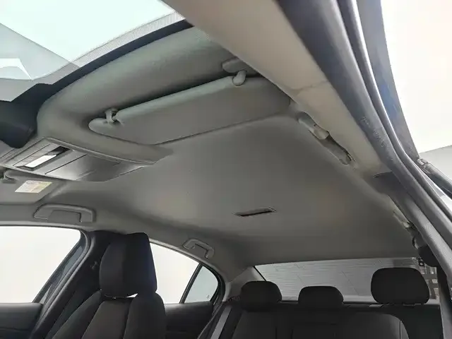 Mazda Axela — Фото автомобиля 9