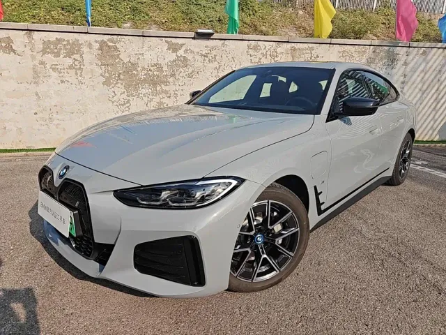 Фотография автомобиля — BMW i4