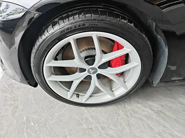 Tesla Model 3 — Фото автомобиля 22