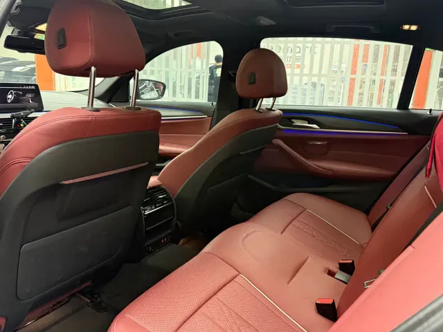 BMW 5 Series — Фото автомобиля 8