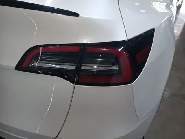 Tesla Model Y — Фото автомобиля 7