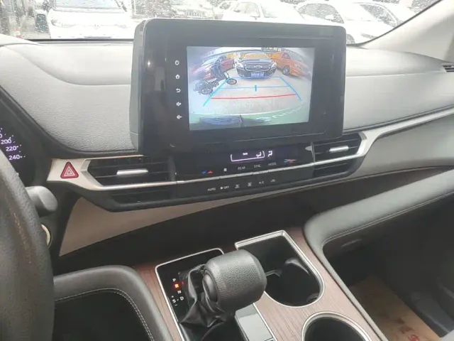 Toyota Sienna — Фото автомобиля 12