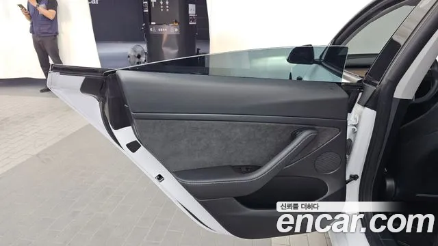 Tesla Model 3 — Фото автомобиля 14