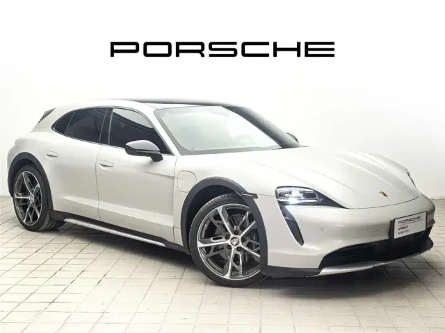 Porsche Taycan — Фото автомобиля 3