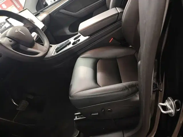 Tesla Model Y — Фото автомобиля 14