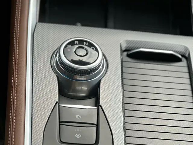 Ford Explorer — Фото автомобиля 12