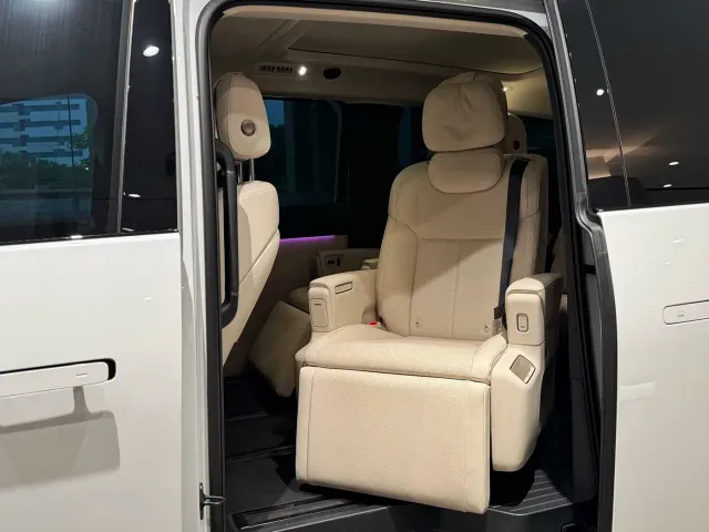 Li Auto MEGA — Фото автомобиля 6