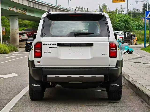 Toyota Prado — Фото автомобиля 8