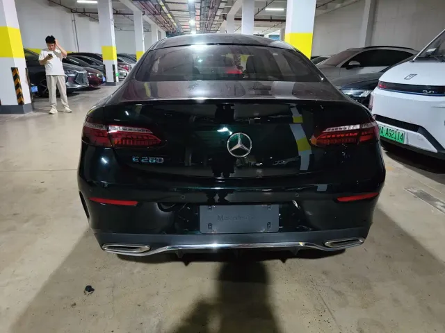 Mercedes-Benz E-Class — Фото автомобиля 8