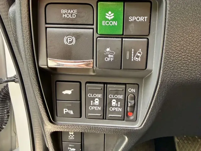 Honda Elysion — Фото автомобиля 12