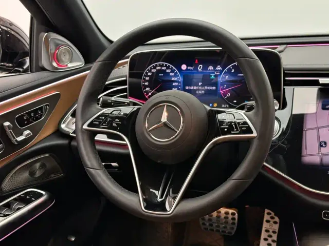 Mercedes-Benz E-Class — Фото автомобиля 12