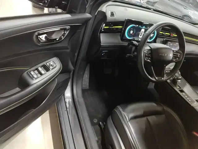 Roewe RX5 — Фото автомобиля 15